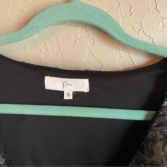 Kelsis Silver and Black Puff Sleeve V Neck Flutter Dress - Picture 5 of 7